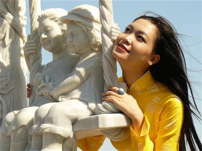 Chùm ảnh Hoa hậu Thuỳ Dung rực rỡ trong nắng xuân - 13 Chùm ảnh Hoa hậu Thuỳ Dung rực rỡ trong nắng xuân - 13