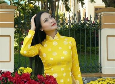 Chùm ảnh Hoa hậu Thuỳ Dung rực rỡ trong nắng xuân - 3 Chùm ảnh Hoa hậu Thuỳ Dung rực rỡ trong nắng xuân - 3