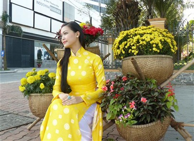 Chùm ảnh Hoa hậu Thuỳ Dung rực rỡ trong nắng xuân - 7 Chùm ảnh Hoa hậu Thuỳ Dung rực rỡ trong nắng xuân - 7