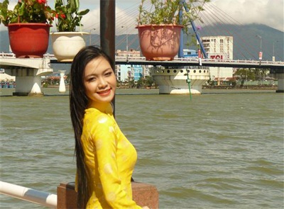 Chùm ảnh Hoa hậu Thuỳ Dung rực rỡ trong nắng xuân - 9 Chùm ảnh Hoa hậu Thuỳ Dung rực rỡ trong nắng xuân - 9
