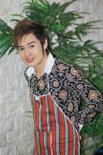 Chùm ảnh: “Hoàng tử V-pop” trổ tài vào bếp - 3 Chùm ảnh: “Hoàng tử V-pop” trổ tài vào bếp - 3