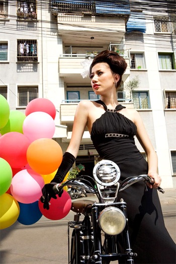 “Nữ hoàng sexy” Chung Thục Quyên mê xế cổ? - 6 “Nữ hoàng sexy” Chung Thục Quyên mê xế cổ? - 6