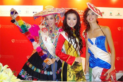 Cao Thuỳ Dương dù mệt mỏi nhưng vẫn... tươi - 1 Cao Thuỳ Dương dù mệt mỏi nhưng vẫn... tươi - 1
