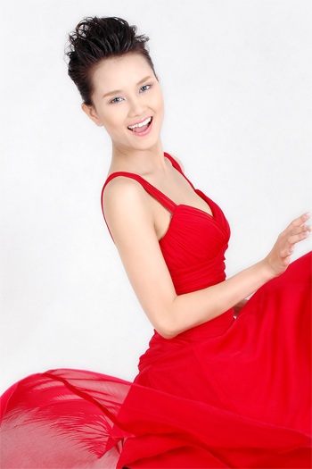 MC Huyền Châu: “Cứ để chuyện hôn nhân diễn ra tự nhiên” - 4 MC Huyền Châu: “Cứ để chuyện hôn nhân diễn ra tự nhiên” - 4
