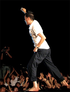 Đàm Vĩnh Hưng "chơi ngông" với “Dạ tiệc trắng” - 1