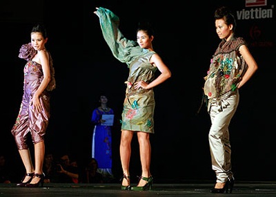 Hoa hậu Thuỳ Dung suýt… ngã trên sàn diễn - 7