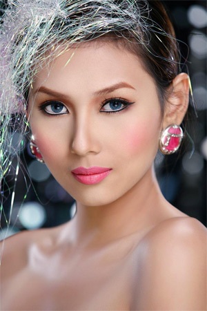 Hoàng Yến: Muốn “cưa” bớt đôi chân dài bất tận! - 3 Hoàng Yến: Muốn “cưa” bớt đôi chân dài bất tận! - 3