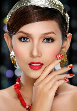 Hoàng Yến: Muốn “cưa” bớt đôi chân dài bất tận! - 4 Hoàng Yến: Muốn “cưa” bớt đôi chân dài bất tận! - 4