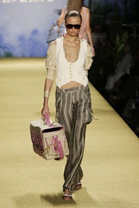 Baby Phat: Những cô gái mang phong cách sexy - 12