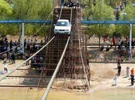 Ôtô đi trên... dây thép - 1 Ôtô đi trên... dây thép - 1