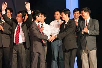 Chùm ảnh: Đêm trao giải Nhân tài Đất Việt 2006 - 6 Chùm ảnh: Đêm trao giải Nhân tài Đất Việt 2006 - 6