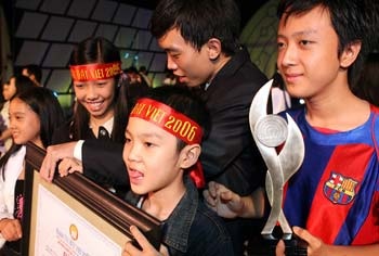 Chùm ảnh: Đêm trao giải Nhân tài Đất Việt 2006 - 8 Chùm ảnh: Đêm trao giải Nhân tài Đất Việt 2006 - 8