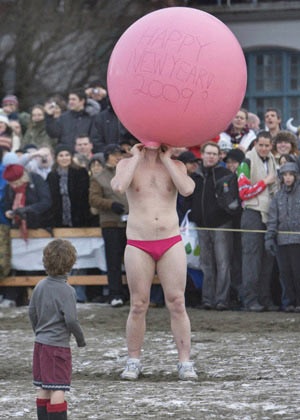 Chùm ảnh: Cuộc thi bơi lội trong nước lạnh buốt - 1 Chùm ảnh: Cuộc thi bơi lội trong nước lạnh buốt - 1