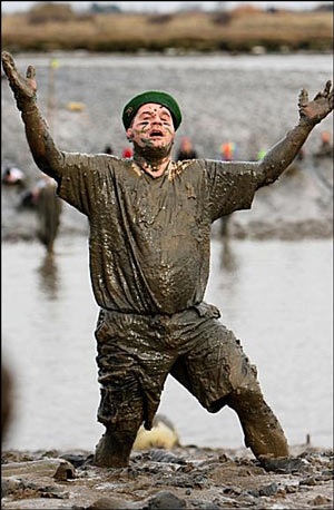 Chùm ảnh: Chạy marathon dưới bùn sâu - 8