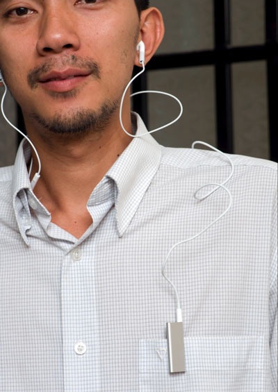 iPod Shuffle tí hon về Việt Nam với giá 110 USD - 1