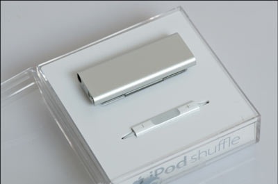 iPod Shuffle tí hon về Việt Nam với giá 110 USD - 3