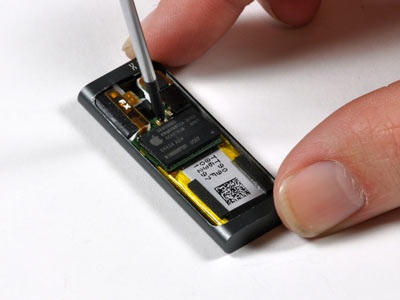 “Mổ xẻ” bí mật của máy nghe nhạc tí hon iPod Shuffle - 9 “Mổ xẻ” bí mật của máy nghe nhạc tí hon iPod Shuffle - 9