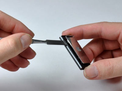 “Mổ xẻ” bí mật của máy nghe nhạc tí hon iPod Shuffle - 5 “Mổ xẻ” bí mật của máy nghe nhạc tí hon iPod Shuffle - 5