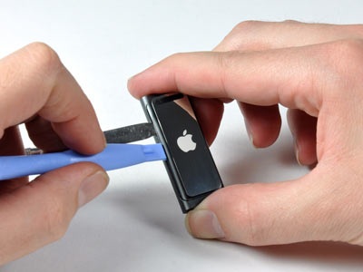 “Mổ xẻ” bí mật của máy nghe nhạc tí hon iPod Shuffle - 6 “Mổ xẻ” bí mật của máy nghe nhạc tí hon iPod Shuffle - 6