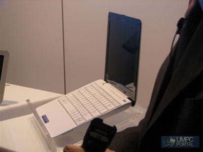 Ultra Slim Asus 1008HA thách thức MacBook Air   - 3