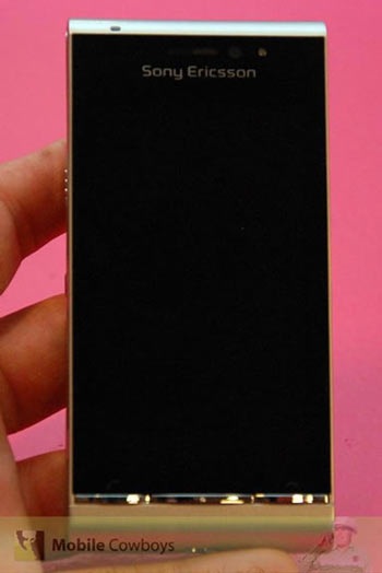 “Siêu phẩm” Sony Ericsson Idou lộ thêm phiên bản màu bạc - 1