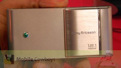 “Siêu phẩm” Sony Ericsson Idou lộ thêm phiên bản màu bạc - 2