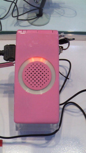 NTT DoCoMo trình diễn điện thoại chống nước - 3 NTT DoCoMo trình diễn điện thoại chống nước - 3