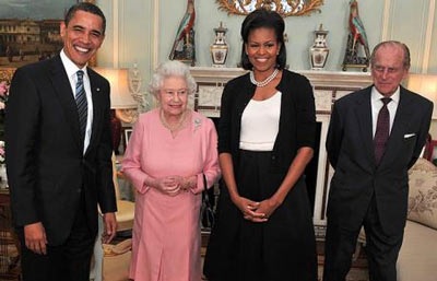 Obama tặng nữ hoàng Elizabeth máy nghe nhạc iPod - 1 Obama tặng nữ hoàng Elizabeth máy nghe nhạc iPod - 1