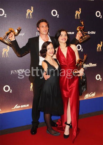 Sao Hollywood “nổi bật” tại Lễ trao giải điện ảnh Đức - 11