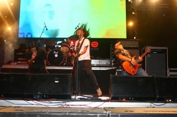 Rockstorm - Phá vỡ sự im lặng - 2 Rockstorm - Phá vỡ sự im lặng - 2