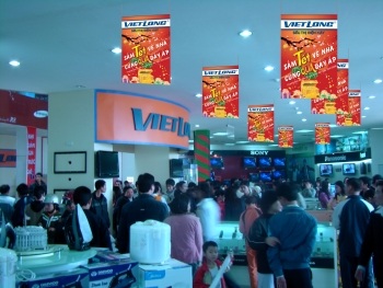 Hà Nội: Ti vi LCD được mùa Tết - 1