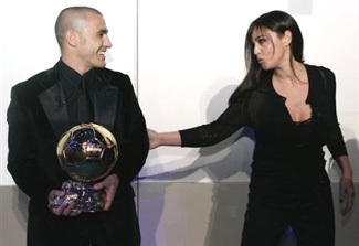 Khoảnh khắc Cannavaro và người đẹp Bellucci - 4