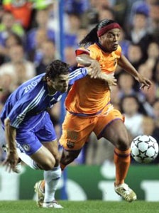 Phòng ngự biên- điểm yếu "chết người" của Chelsea - 2