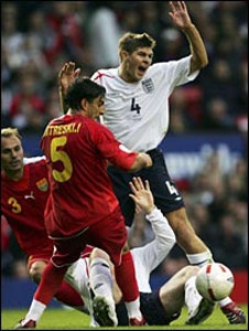 Steve McClaren, "tuần trăng mật" đã hết! - 3