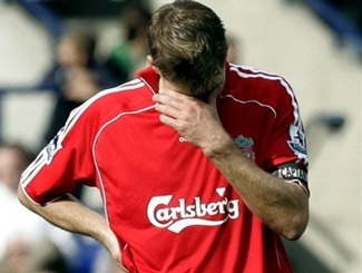 Sân Reebok "nhấn chìm" Liverpool! - 2