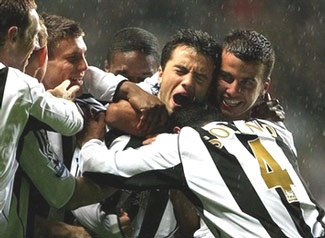 MU hút chết, Chelsea vượt qua Rovers - 1