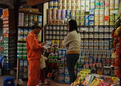 Sữa bột lại ồ ạt tăng giá - 1 Sữa bột lại ồ ạt tăng giá - 1