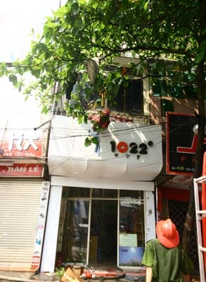 Tầng thượng cửa hàng thời trang phát hỏa - 3 Tầng thượng cửa hàng thời trang phát hỏa - 3