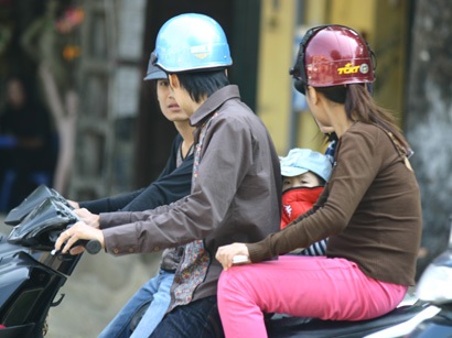 Người dân phớt lờ quy định “cài quai” - 11