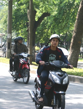 Người dân phớt lờ quy định “cài quai” - 3