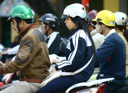 Người dân phớt lờ quy định “cài quai” - 6