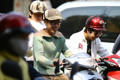 Người dân phớt lờ quy định “cài quai” - 9