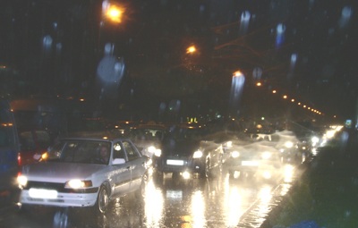 Mưa lớn, Hà Nội lại tắc đường trầm trọng - 1