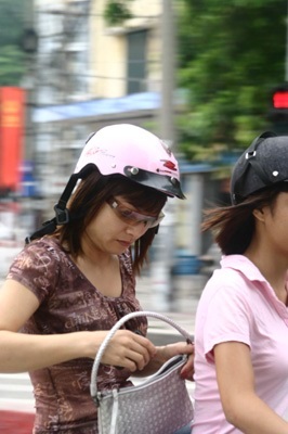 Vi phạm giao thông "không đếm xuể" tại Hà Nội - 6 Vi phạm giao thông "không đếm xuể" tại Hà Nội - 6