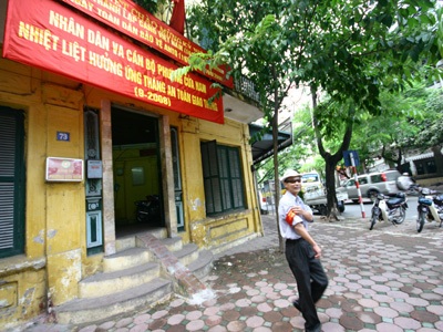 Vi phạm giao thông "không đếm xuể" tại Hà Nội - 1 Vi phạm giao thông "không đếm xuể" tại Hà Nội - 1