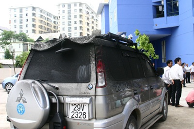 Cháy kinh hoàng tại hầm để ô tô khu chung cư - 2 Cháy kinh hoàng tại hầm để ô tô khu chung cư - 2