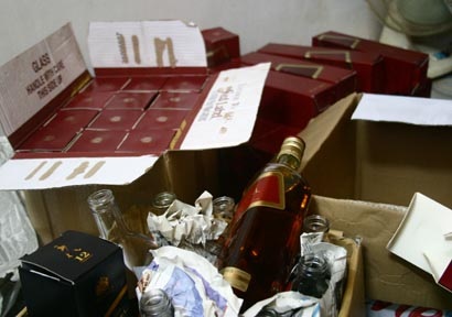 Phá đường dây sản xuất, tiêu thụ rượu ngoại giả - 3 Phá đường dây sản xuất, tiêu thụ rượu ngoại giả - 3