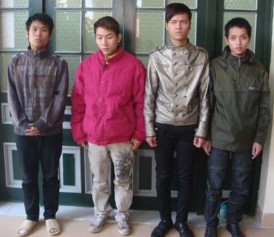 Tạm giữ 4 đối tượng liên quan vụ 2 người chết trên phố Bạch Mai - 1 Tạm giữ 4 đối tượng liên quan vụ 2 người chết trên phố Bạch Mai - 1