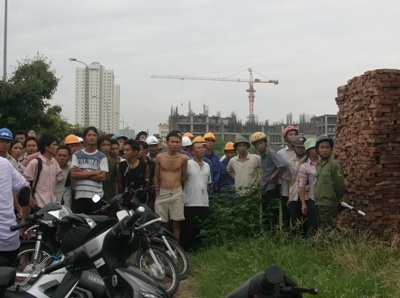 Xác một phụ nữ trẻ bị đốt cháy - 1