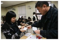 Con đường vào đại học của học sinh châu Á - 1